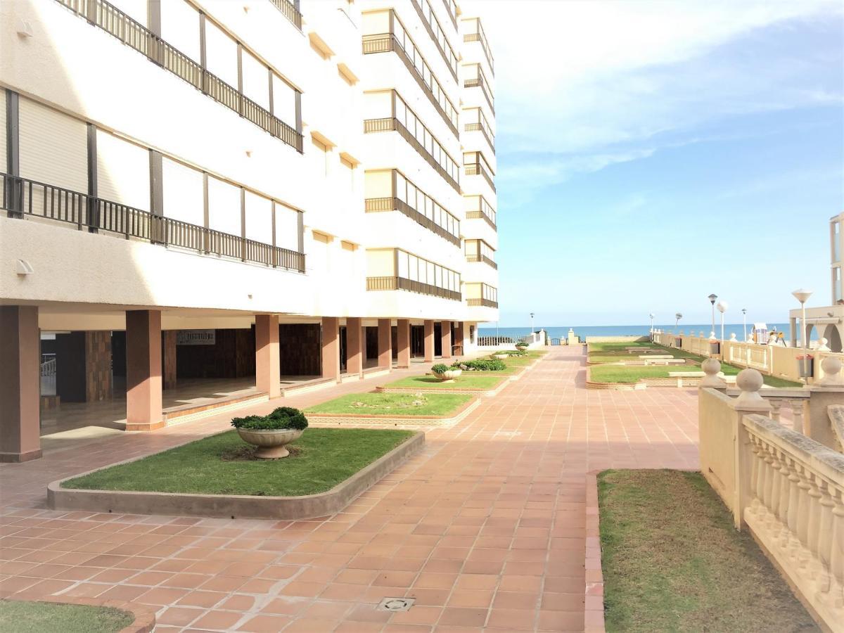 Cozy In A Beachfront Complex Apartment